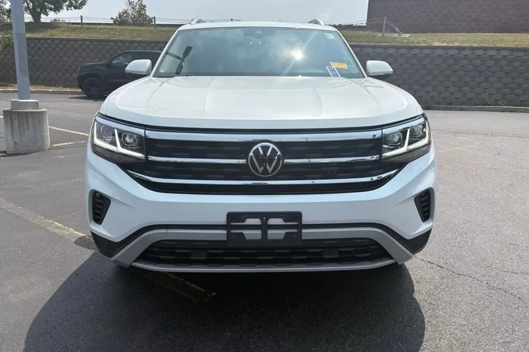 2023 Volkswagen Atlas SEL photo 1