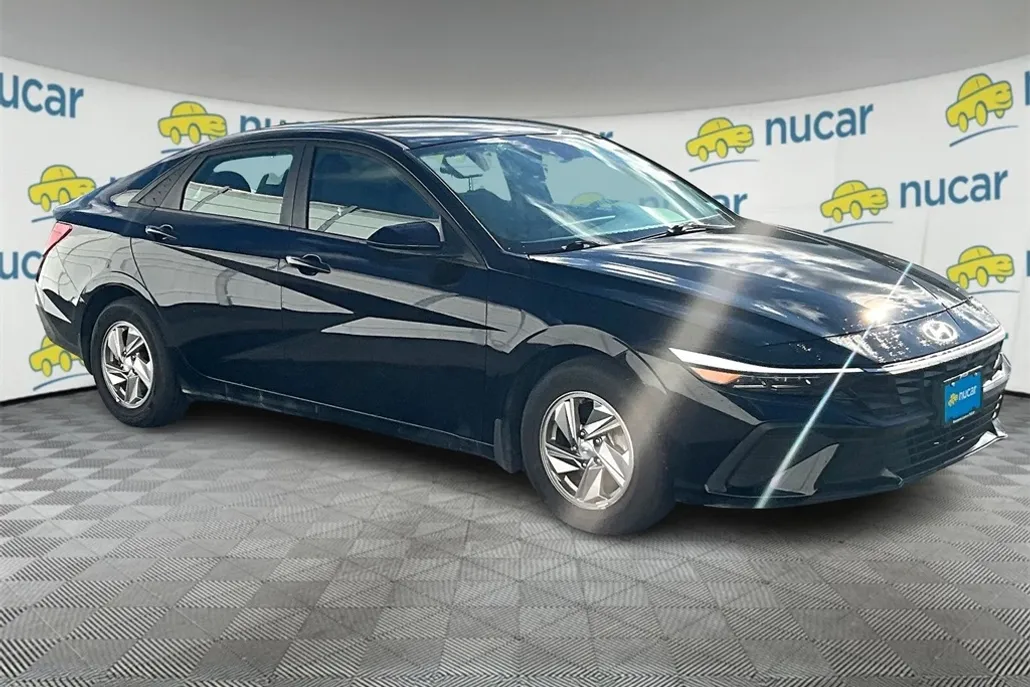 2024 Hyundai Elantra SE photo 1