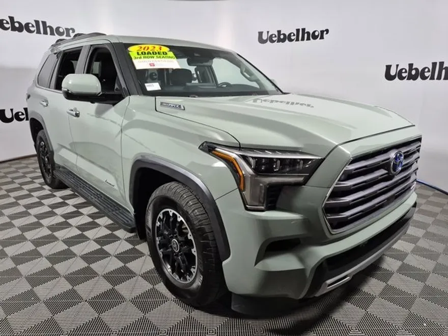 2023 Toyota Sequoia SR5 photo 1
