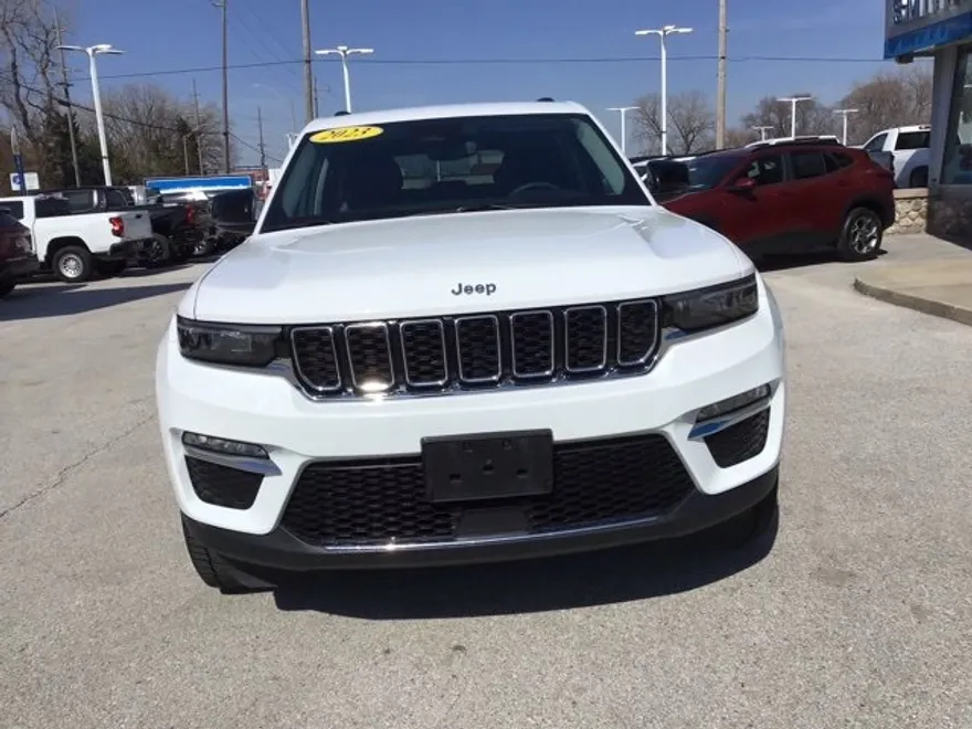 2023 Jeep Grand Cherokee Limited photo 1