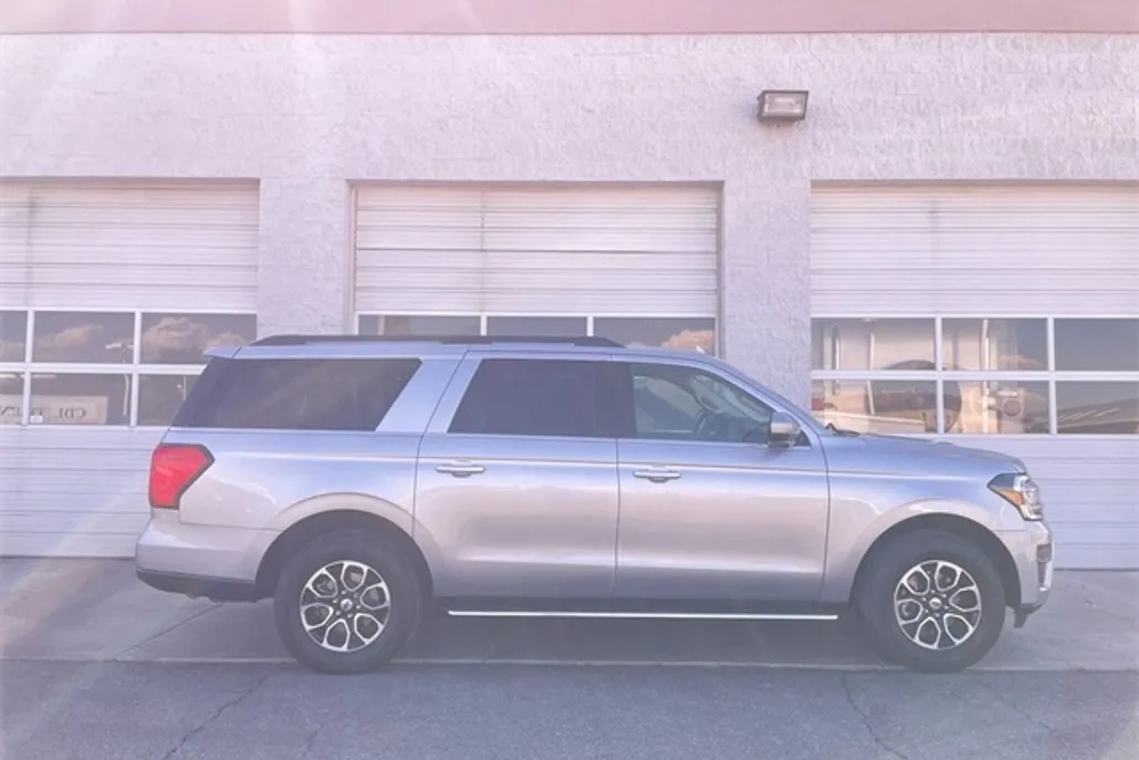 2023 Ford Expedition MAX XLT photo 1
