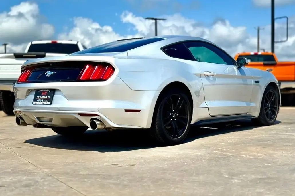 2016 Ford Mustang EcoBoost photo 1