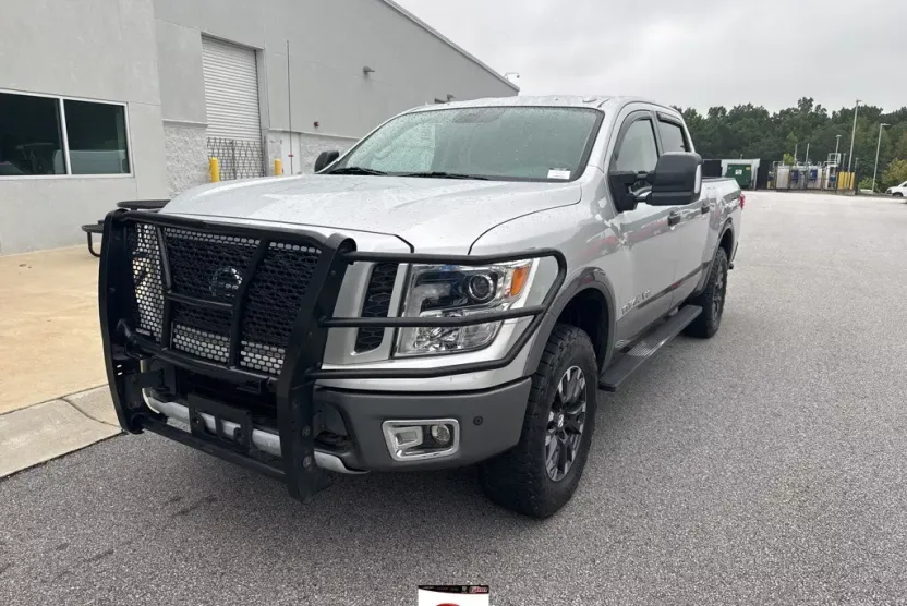 2019 Nissan Titan PRO-4X photo 1