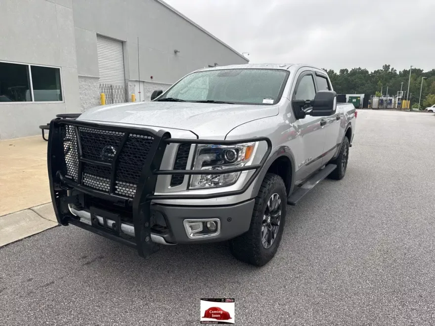 2019 Nissan Titan PRO-4X photo 1