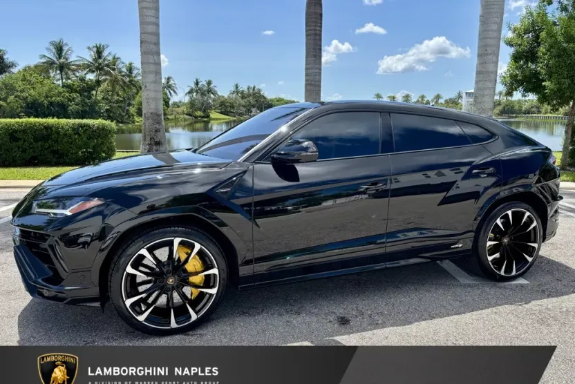 2024 Lamborghini Urus S photo 1