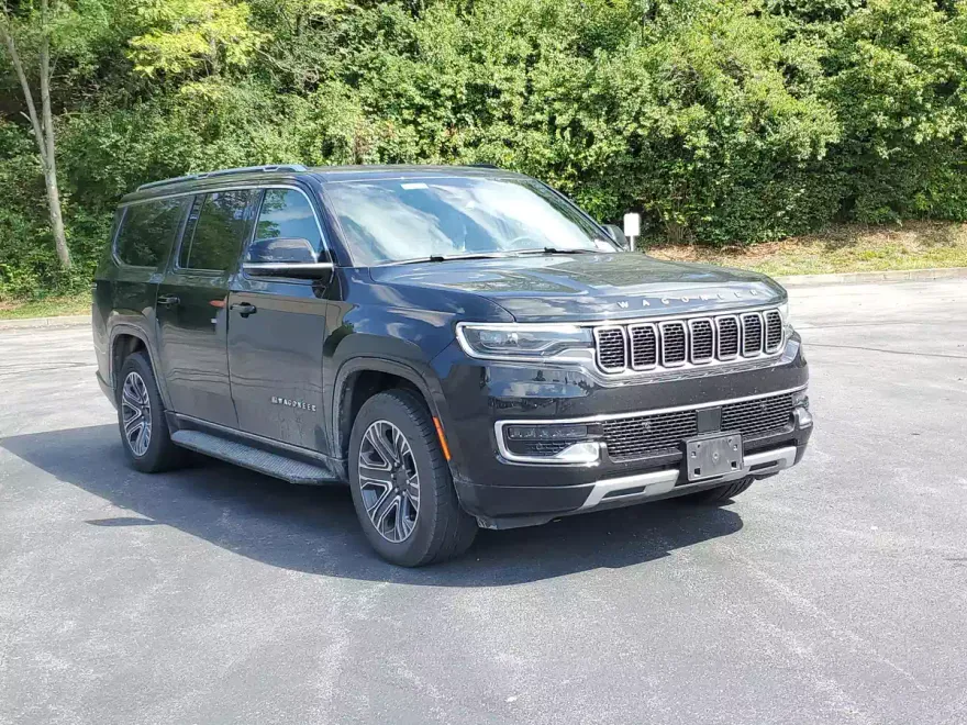 2023 Jeep Wagoneer L Series II photo 1