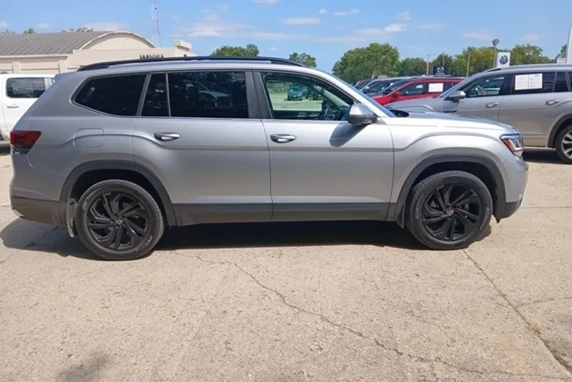 2022 Volkswagen Atlas V6 SE Technology photo 1