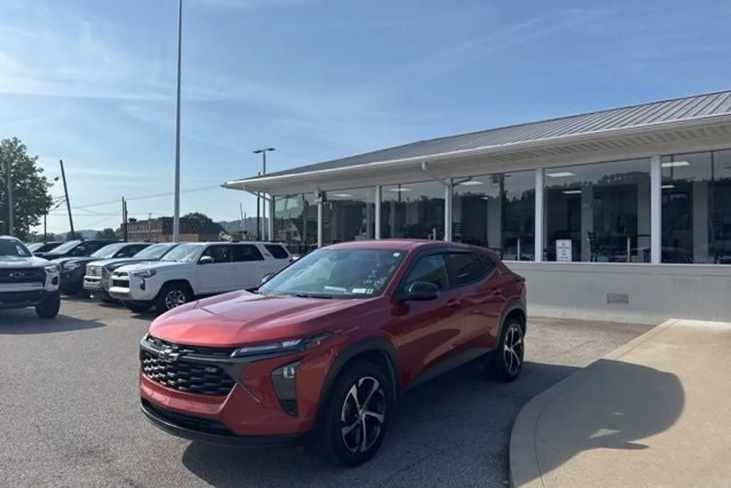 2024 Chevrolet Trax photo 1