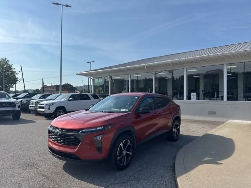 2024 Chevrolet Trax photo 1