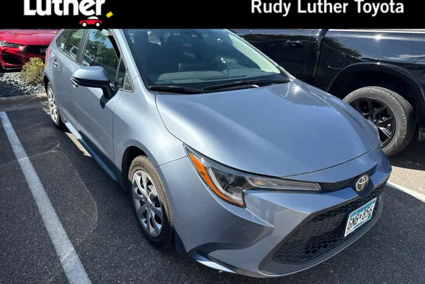 2021 Toyota Corolla LE photo 1