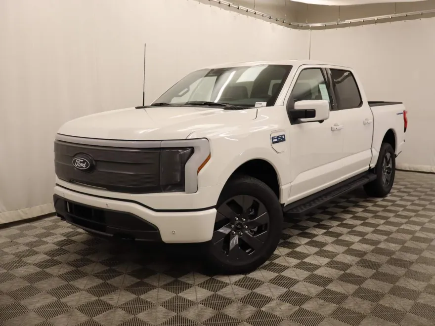2025 Ford F-150 Lightning Lariat photo 1