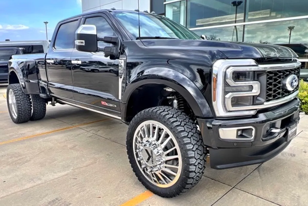 2025 Ford F-450 Platinum photo 1