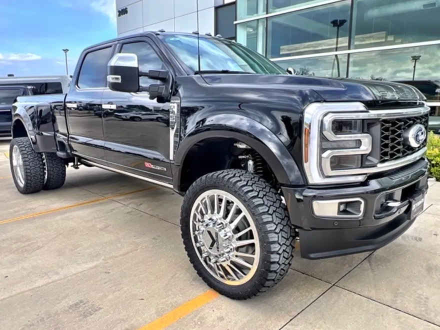 2025 Ford F-450 Platinum photo 1