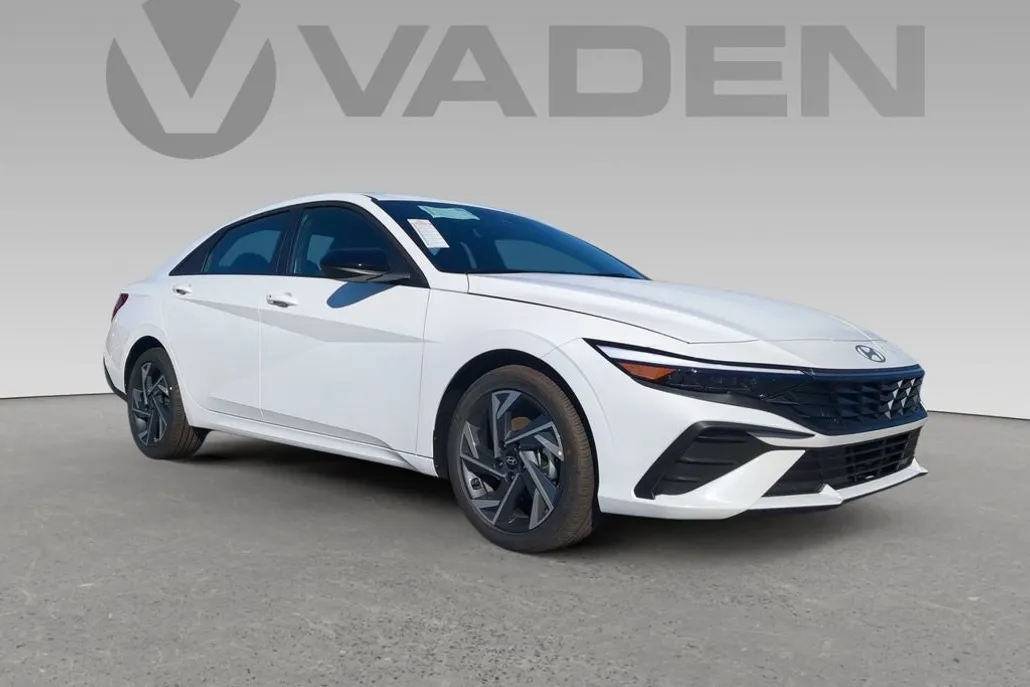 2025 Hyundai Elantra SEL Sport photo 1