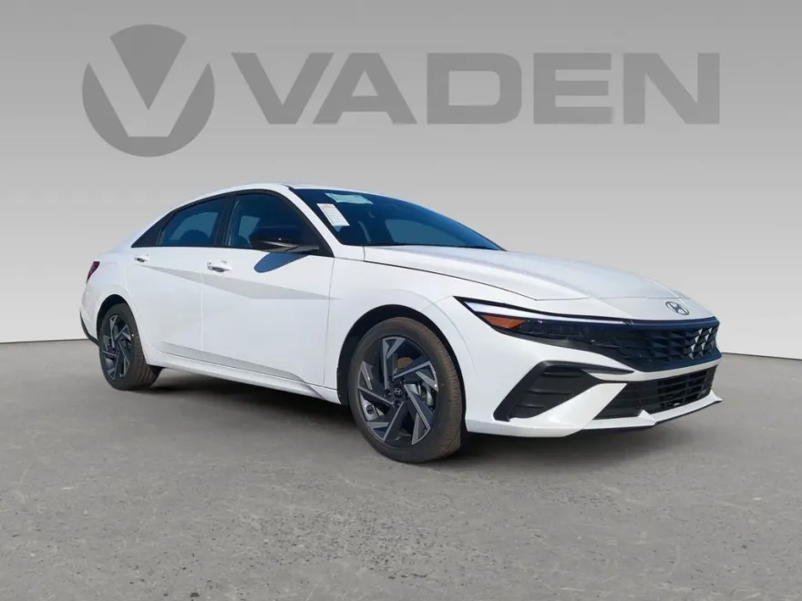 2025 Hyundai Elantra SEL Sport photo 1