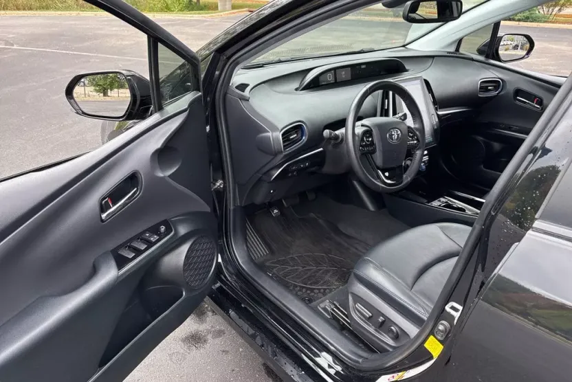 2019 Toyota Prius Base photo 1