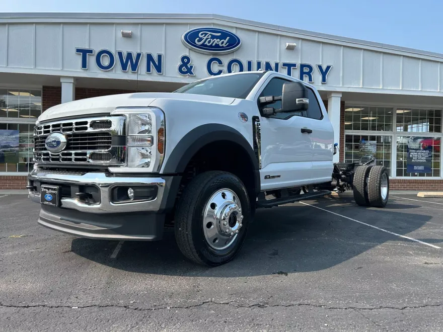 2026 Ford F-550 XLT photo 1