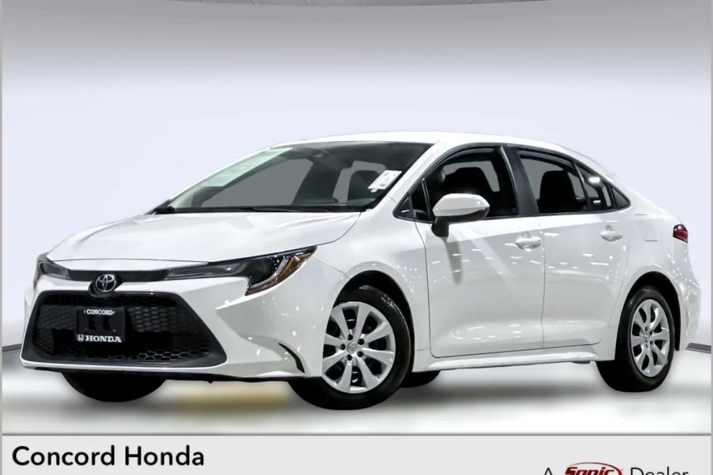 2022 Toyota Corolla LE photo 1