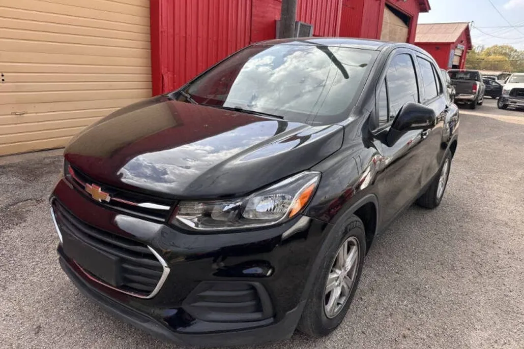 2019 Chevrolet Trax LS photo 1
