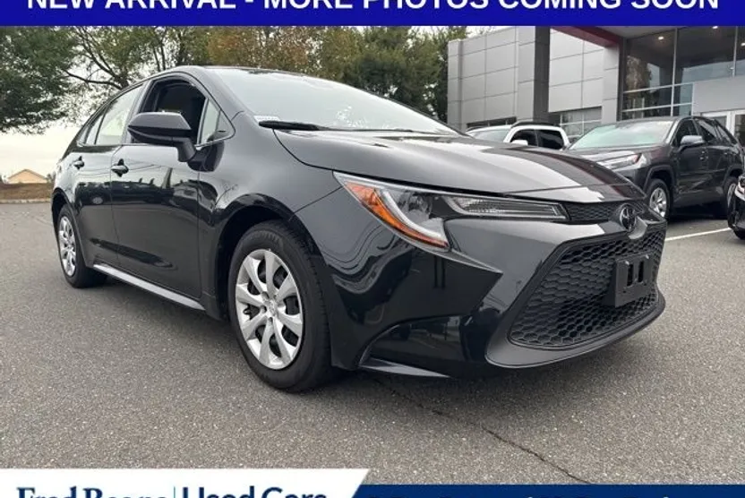 2022 Toyota Corolla LE photo 1