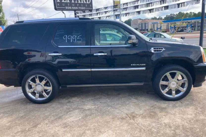 2010 Cadillac Escalade Premium photo 1