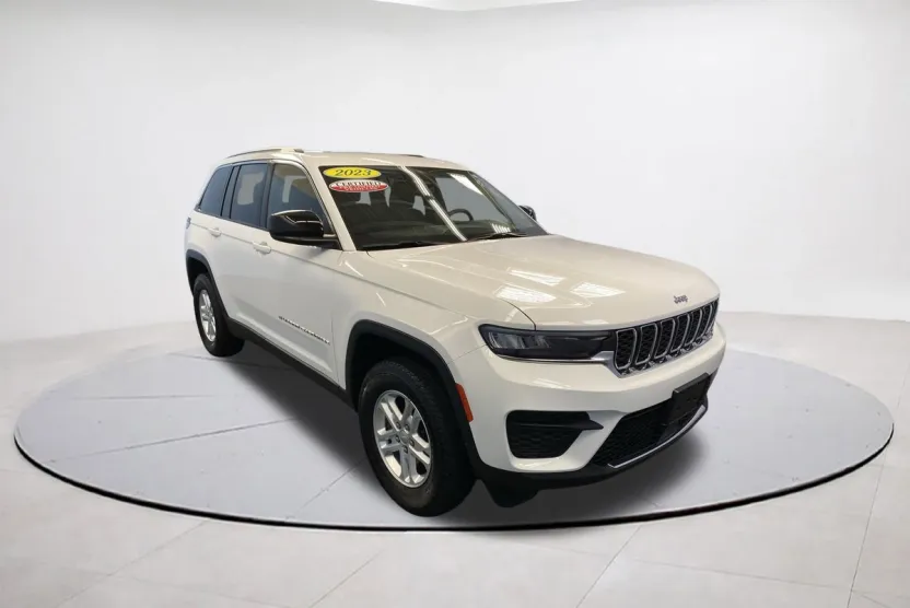 2023 Jeep Grand Cherokee Laredo photo 1