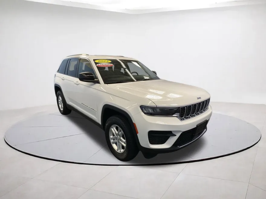 2023 Jeep Grand Cherokee Laredo photo 1