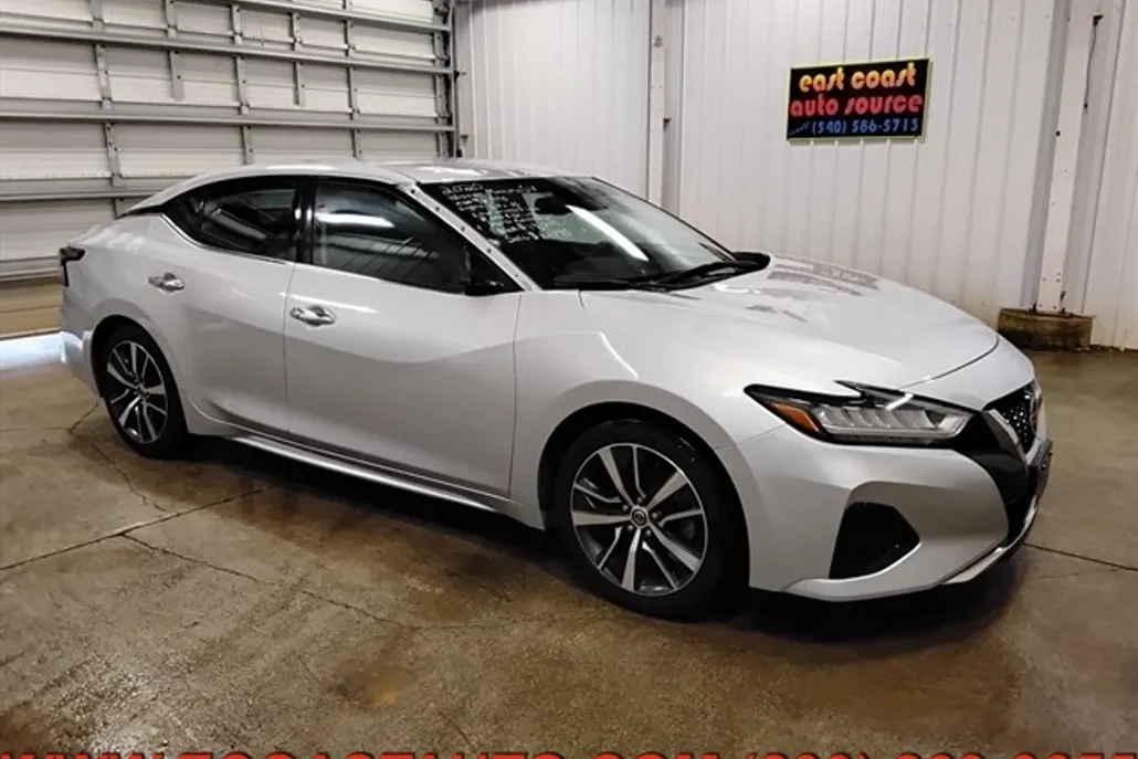 2020 Nissan Maxima SV photo 1