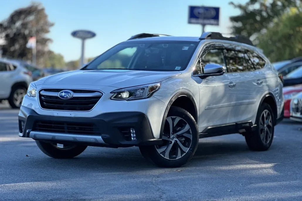 2020 Subaru Outback Touring photo 1