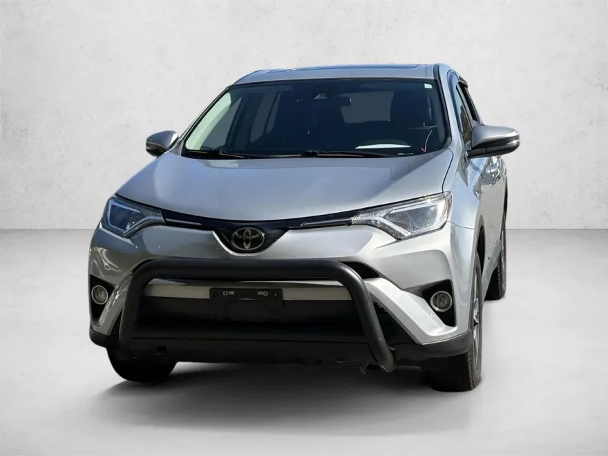 2018 Toyota RAV4 XLE photo 1