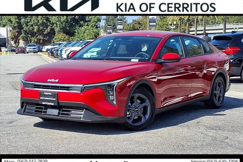 2025 Kia K4 LXS photo 1