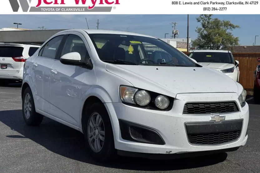 2016 Chevrolet Sonic LT photo 1