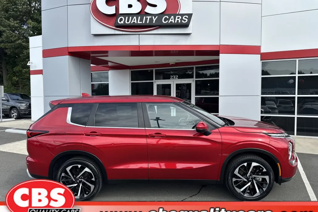 2022 Mitsubishi Outlander Black Edition photo 1