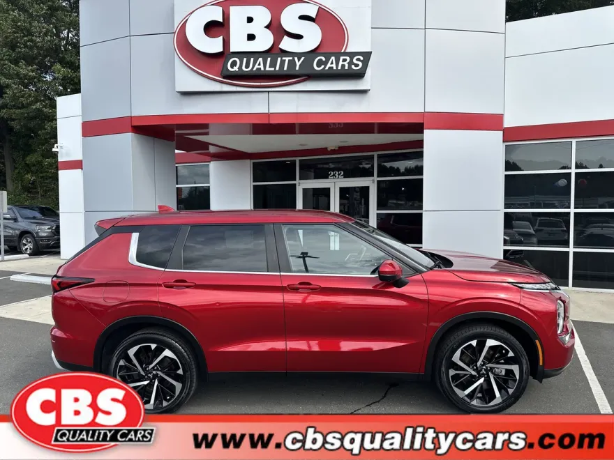 2022 Mitsubishi Outlander Black Edition photo 1