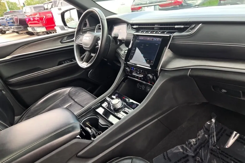 2022 Jeep Grand Cherokee Overland photo 1