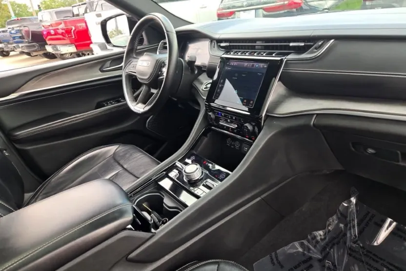 2022 Jeep Grand Cherokee Overland photo 1