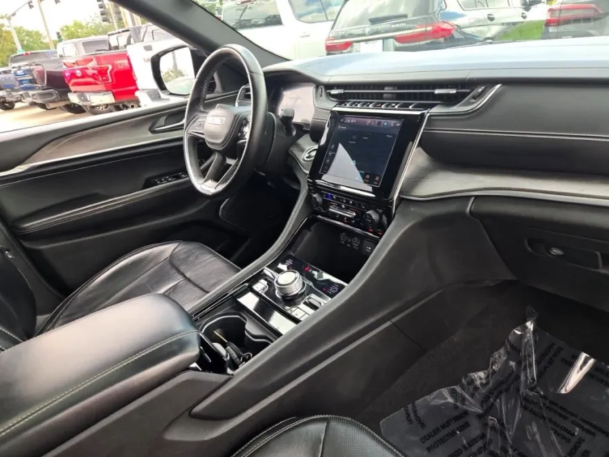 2022 Jeep Grand Cherokee Overland photo 1