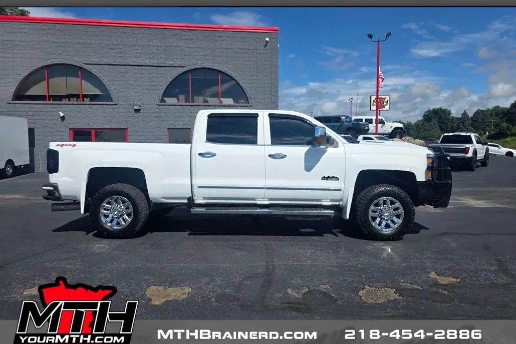 2017 Chevrolet Silverado 3500HD High Country photo 1