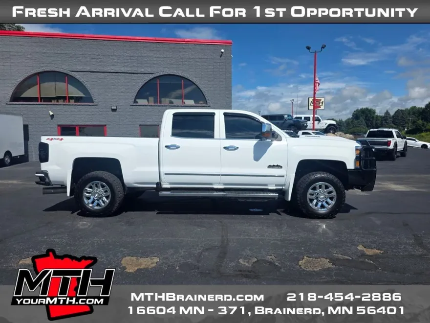 2017 Chevrolet Silverado 3500HD High Country photo 1