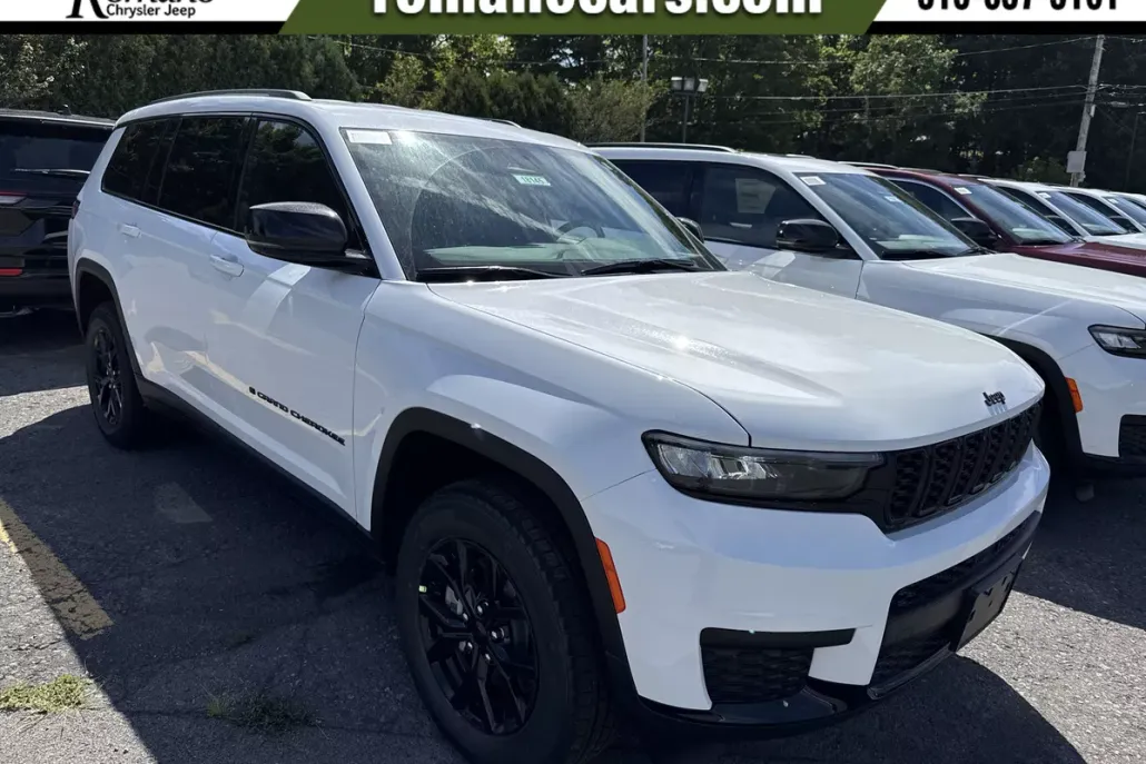 2025 Jeep Grand Cherokee Altitude photo 1