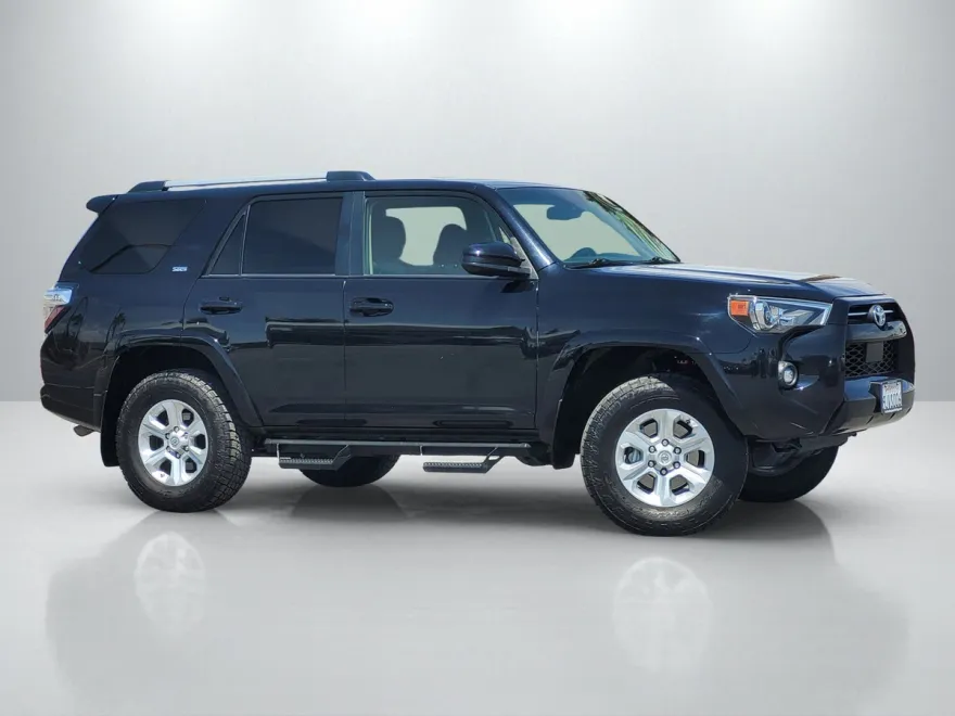 2021 Toyota 4Runner SR5 photo 1