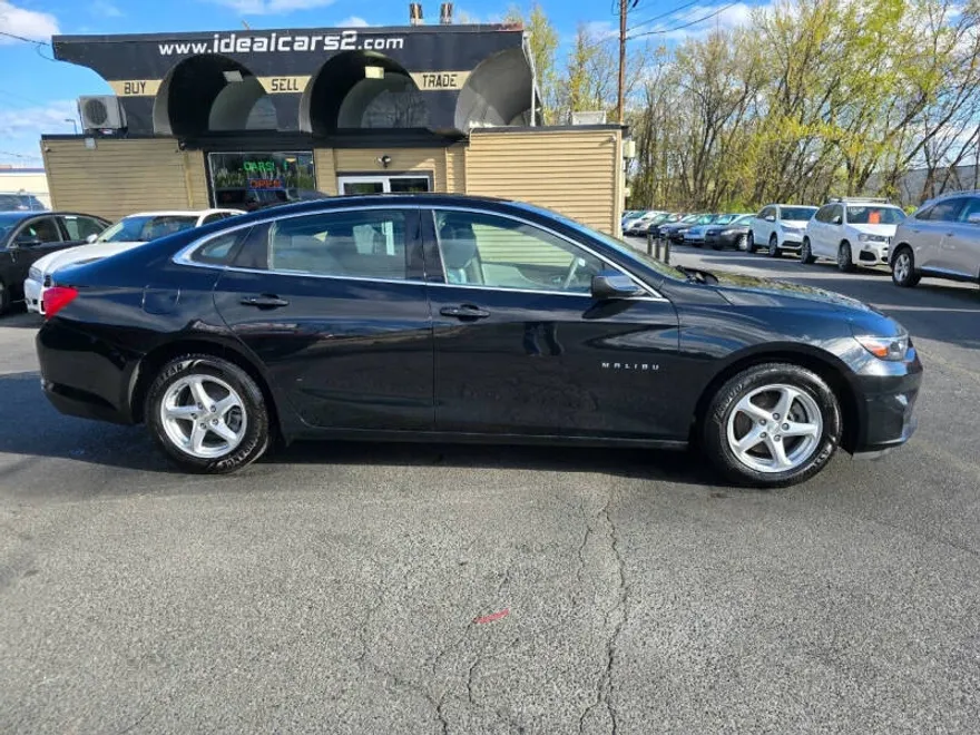 2018 Chevrolet Malibu LS photo 1