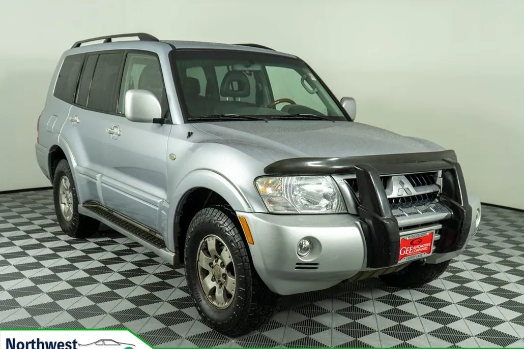 2004 Mitsubishi Montero Limited photo 1
