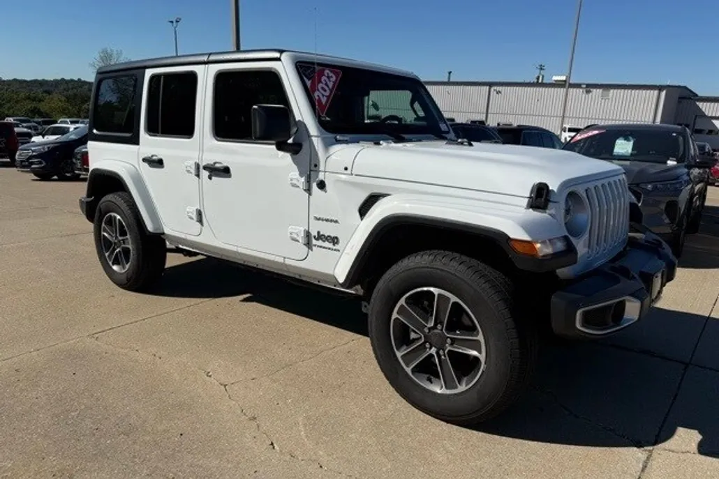 2023 Jeep Wrangler Sahara photo 1