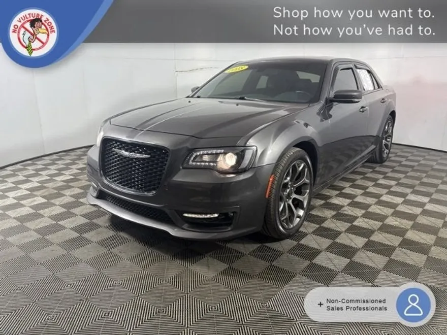 2018 Chrysler 300 photo 1