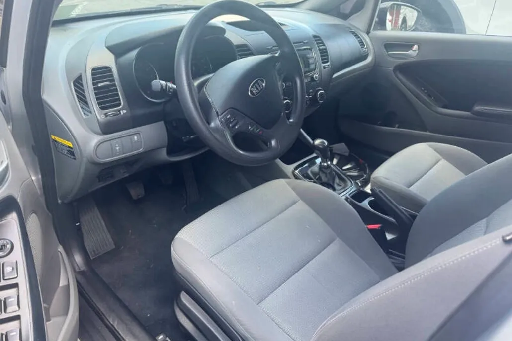 2017 Kia Forte LX Base photo 1