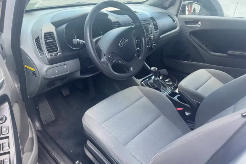 2017 Kia Forte LX Base photo 1