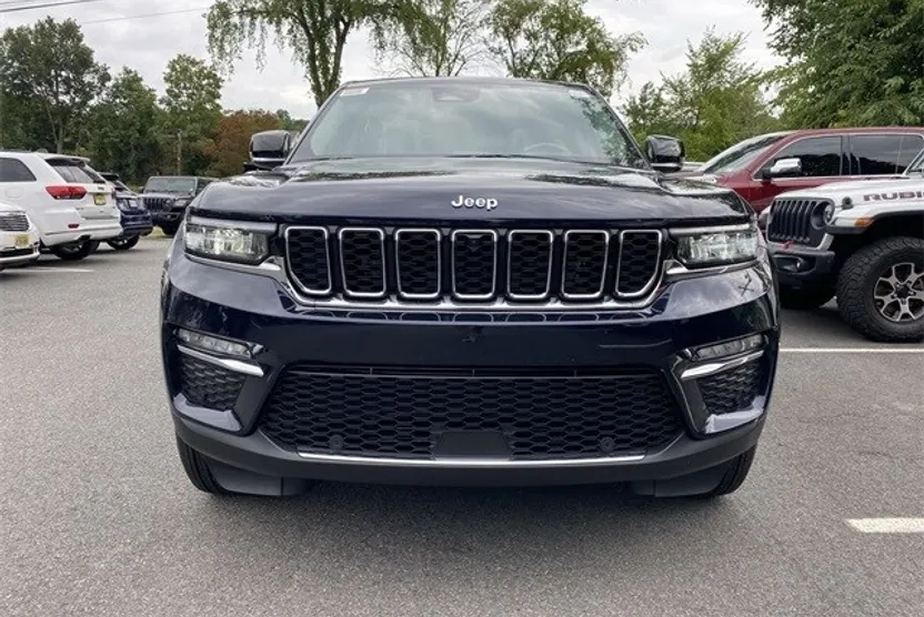 2023 Jeep Cherokee Base photo 1