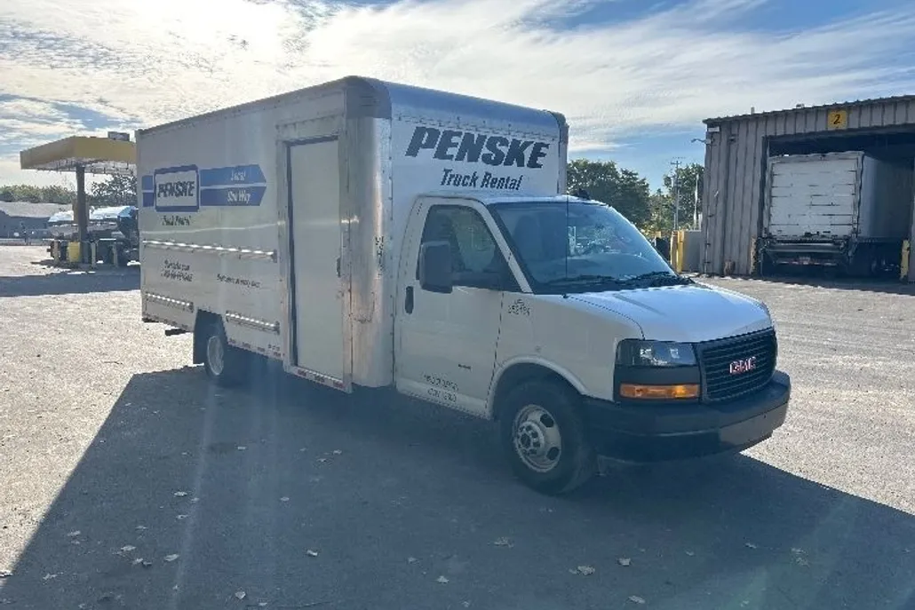 2022 Gmc Savana 3500 Cutaway photo 1
