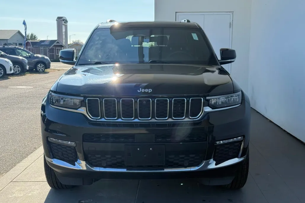 2024 Jeep Grand Cherokee Limited photo 1